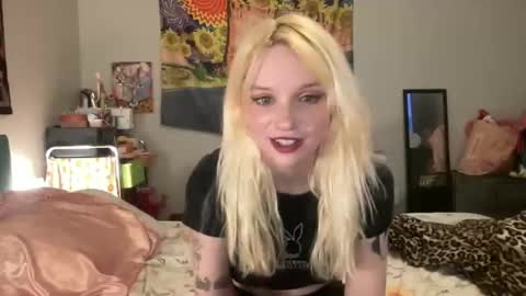 Snapshot of bardoteyed chatting on December 2025 08:37:02 PM Bardot Eyed online show from December 2025 08:37:02 PM