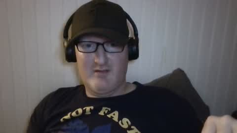 Snapshot of bartender_blue_eyes chatting on December 2024 05:12:01 AM Bartender Blue online show from December 2024 05:12:01 AM