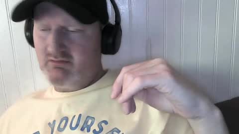 Snapshot of bartender_blue_eyes chatting on February 2025 10:52:02 PM Bartender Blue online show from February 2025 10:52:02 PM