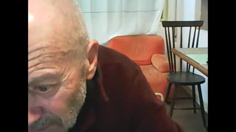 Snapshot of bassluis chatting on October 2025 01:14:02 AM bassluis online show from October 2025 01:14:02 AM