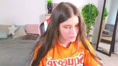 Snapshot of batty_sweetie chatting on July 2026 08:40:01 AM Jessica online show from July 2026 08:40:01 AM