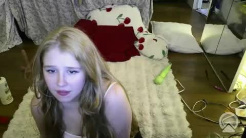 Snapshot of bbyalice18 chatting on May 2026 04:40:01 AM bbyalice18 online show from May 2026 04:40:01 AM