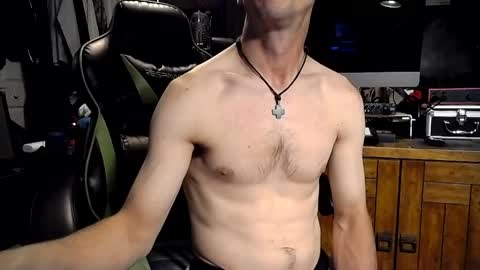 bchillin28 online show from May 2026 06:20:01 PM