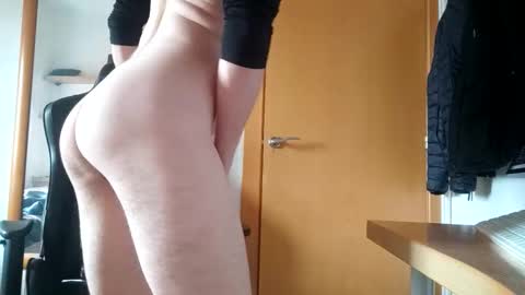 Snapshot of bcnlovetrans chatting on December 2025 01:29:02 PM bcnlovetrans online show from December 2025 01:29:02 PM