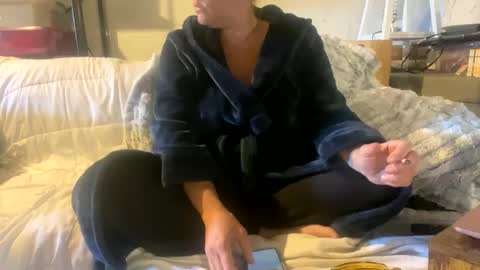 Snapshot of beachymilf chatting on October 2025 04:14:02 PM BeachyMILF online show from October 2025 04:14:02 PM