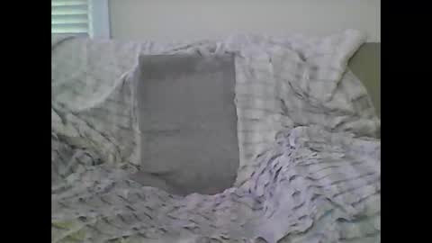 Snapshot of beachymilf chatting on December 2025 05:41:02 PM BeachyMILF online show from December 2025 05:41:02 PM