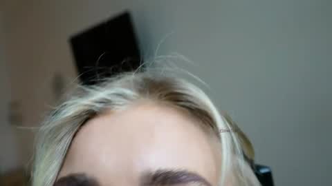 Chloe online show from April 2026 07:02:01 AM