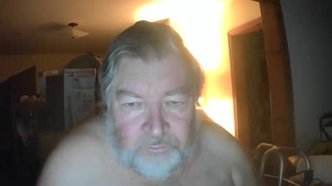 Snapshot of bear8620 chatting on May 2026 07:28:02 AM bear online show from May 2026 07:28:02 AM