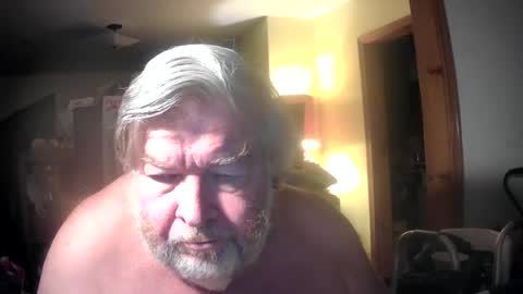 Snapshot of bear8620 chatting on June 2026 02:25:01 AM bear online show from June 2026 02:25:01 AM