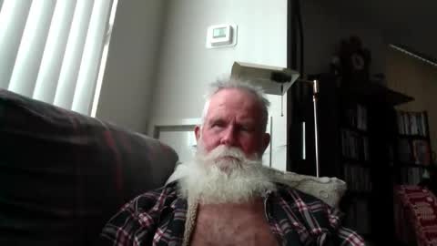 beardbushy online show from December 2025 06:06:01 PM