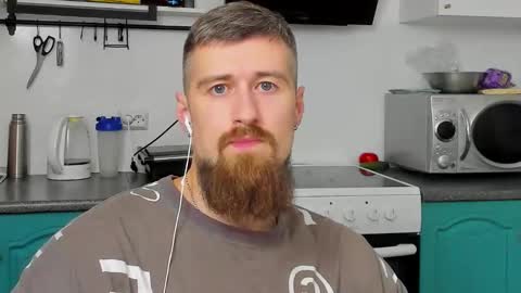 Snapshot of bearded_legend chatting on September 2025 06:45:01 PM Zeus online show from September 2025 06:45:01 PM