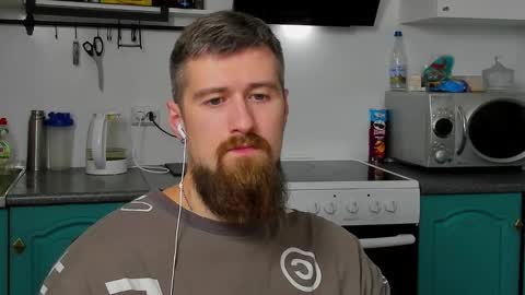 Snapshot of bearded_legend chatting on October 2025 01:14:02 AM Zeus online show from October 2025 01:14:02 AM