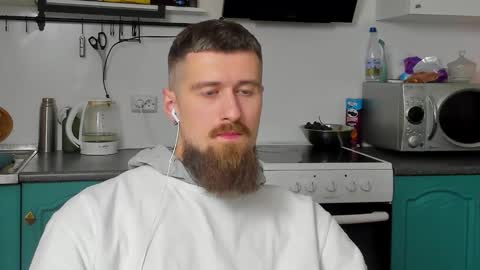 Snapshot of bearded_legend chatting on October 2025 09:25:02 PM Zeus online show from October 2025 09:25:02 PM