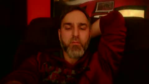 Snapshot of beardedambition chatting on November 2025 04:01:01 AM beardedambition online show from November 2025 04:01:01 AM