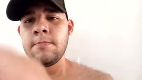 Snapshot of bearhot_bigcock chatting on November 2025 05:40:02 PM Jhon Tenjo and Sofi online show from November 2025 05:40:02 PM