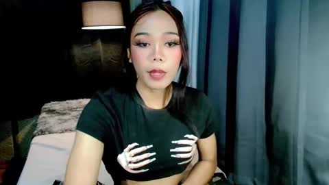 beatrice_luna online show from June 2026 05:17:01 PM