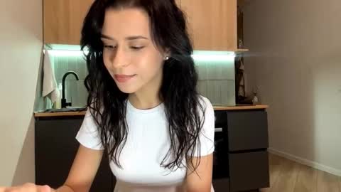 Snapshot of beatriceesmond chatting on October 2025 08:51:02 PM Katie online show from October 2025 08:51:02 PM