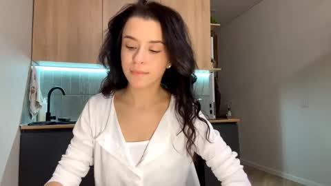 Snapshot of beatriceesmond chatting on October 2025 08:03:01 AM Katie online show from October 2025 08:03:01 AM