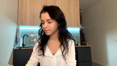 Snapshot of beatriceesmond chatting on October 2025 08:15:02 AM Katie online show from October 2025 08:15:02 AM