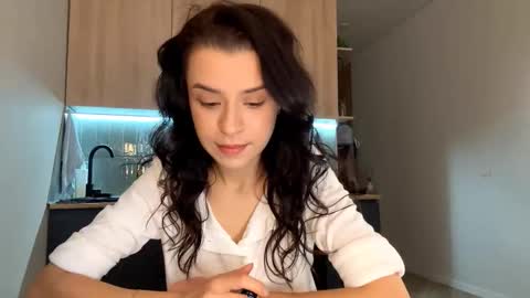 Snapshot of beatriceesmond chatting on October 2025 07:20:01 AM Katie online show from October 2025 07:20:01 AM