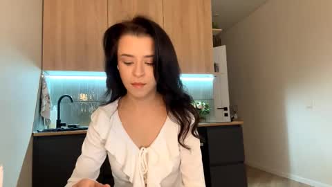 Snapshot of beatriceesmond chatting on October 2025 07:05:02 AM Katie online show from October 2025 07:05:02 AM