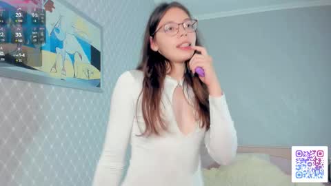 Beatrix or Triss3 online show from September 2025 07:15:02 PM