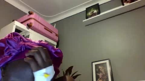 Snapshot of beautie699392 chatting on February 2025 11:48:02 PM Lil stunner online show from February 2025 11:48:02 PM