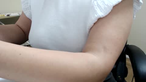 beauty_annyta online show from April 2026 09:40:01 AM