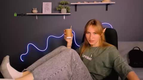 beauty_ginger online show from September 2025 01:02:01 PM