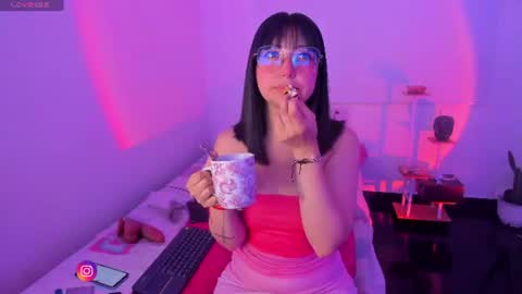 Snapshot of becca_be_ chatting on June 2026 04:10:02 AM Becca is here online show from June 2026 04:10:02 AM