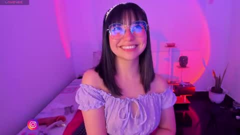 Snapshot of becca_be_ chatting on June 2026 05:17:01 AM Becca is here online show from June 2026 05:17:01 AM