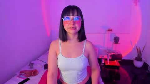 Snapshot of becca_be_ chatting on July 2026 04:37:02 AM Becca is here online show from July 2026 04:37:02 AM