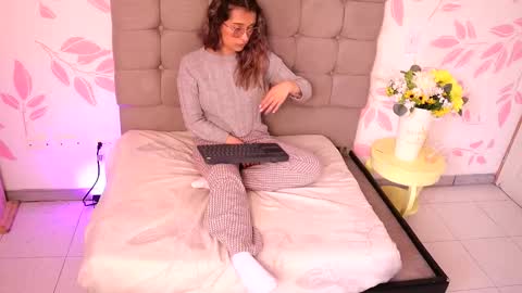 beccamilanni online show from November 2025 02:28:01 PM