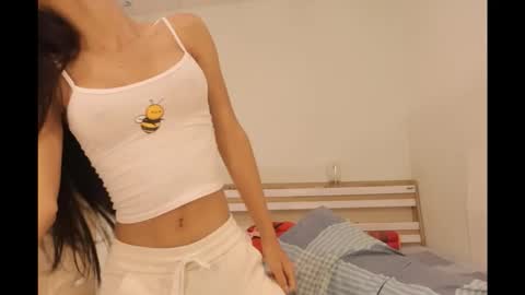 bee_thai online show from October 2025 08:39:02 PM