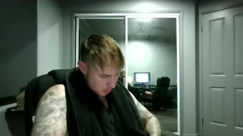 Snapshot of beelzebubxo chatting on October 2025 10:05:02 AM beelzebubxo online show from October 2025 10:05:02 AM
