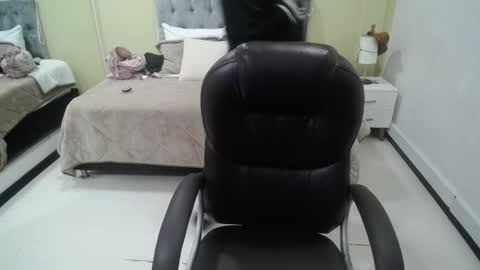 Bela online show from January 2026 12:43:01 PM