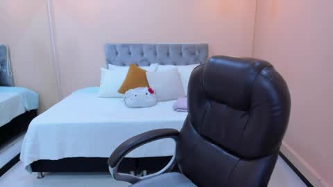 Bela online show from April 2026 12:43:01 PM