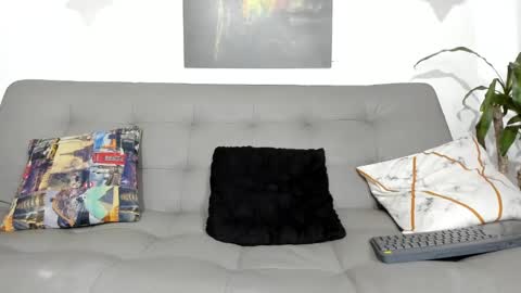 independent model online show from March 2025 04:52:02 PM