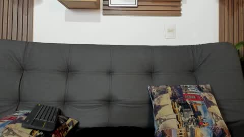 independent model online show from November 2025 11:37:02 PM