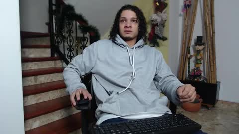 independent model online show from December 2025 05:23:01 AM