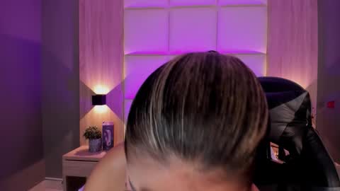 Bella cam online show from October 2025 08:09:02 PM