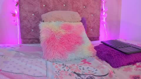 Snapshot of bella__sweets chatting on January 2025 09:53:01 PM Melanie online show from January 2025 09:53:01 PM