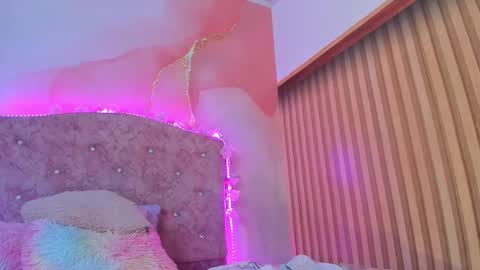 Snapshot of bella__sweets chatting on March 2025 01:06:01 AM Melanie online show from March 2025 01:06:01 AM