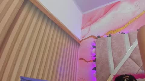 Snapshot of bella__sweets chatting on February 2026 10:42:02 AM Melanie online show from February 2026 10:42:02 AM