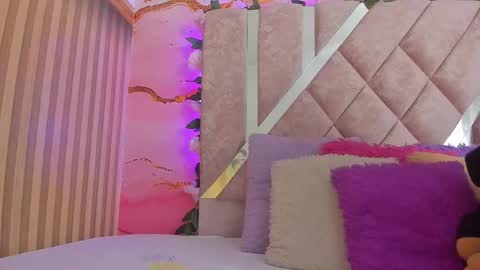 Snapshot of bella__sweets chatting on February 2026 10:41:02 AM Melanie online show from February 2026 10:41:02 AM