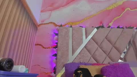 Snapshot of bella__sweets chatting on February 2026 10:33:02 AM Melanie online show from February 2026 10:33:02 AM