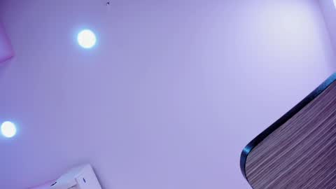 Snapshot of bella_adams_ chatting on December 2024 11:29:01 PM isabella online show from December 2024 11:29:01 PM