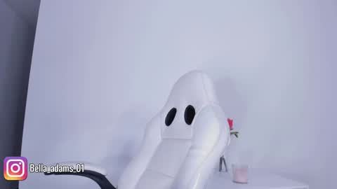 Snapshot of bella_adams_ chatting on October 2025 04:43:01 AM isabella online show from October 2025 04:43:01 AM