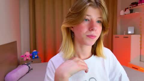 Bella online show from October 2025 09:46:01 PM