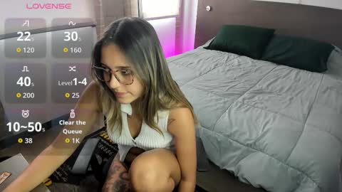 bella_blue_ online show from October 2025 06:30:02 PM